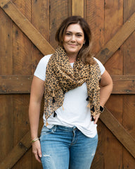 Elevate your style with our lightweight beige and black cheetah pattern scarf, perfect for all seasons. The bold cheetah print adds an edgy touch to any outfit, complemented by the neutral beige and black color combination that pairs effortlessly with var