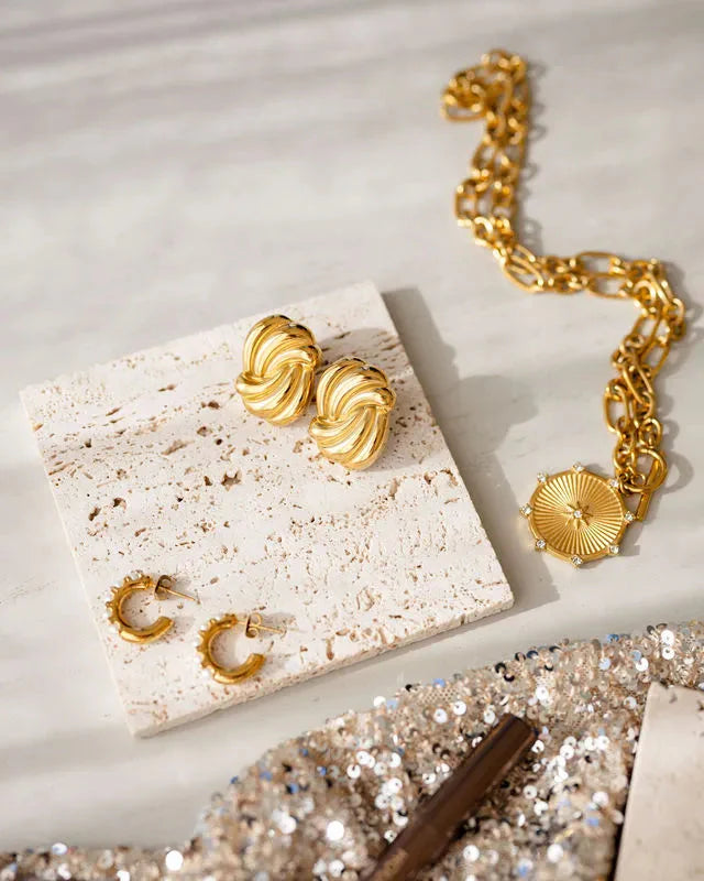 18k gold-plated stainless steel, Tarnish-free, Waterproof, Suitable for sensitive skin, gold earrings, retro earrings, vintage charm, classic earrings, beautiful earrings, timeless earrings, stud earrings, knot design earrings