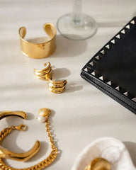 18k gold-plated stainless steel, Tarnish-free, Waterproof, Suitable for sensitive skin, gold earrings, retro earrings, vintage charm, classic earrings, beautiful earrings, timeless earrings, hoop earrings, large earrings, ribbed earrings