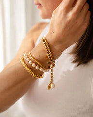 18k gold-plated stainless steel, Tarnish-free, Waterproof, Suitable for sensitive skin, gold bracelet, retro bracelet, vintage charm, classic bracelet, beautiful bracelet, timeless bracelet,  bracelet with shell charm, bracelet with pearl cham