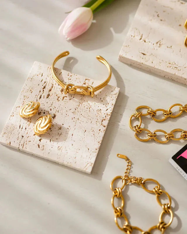 18k gold-plated stainless steel, Tarnish-free, Waterproof, Suitable for sensitive skin, gold earrings, retro earrings, vintage charm, classic earrings, beautiful earrings, timeless earrings, stud earrings, wave design earrings