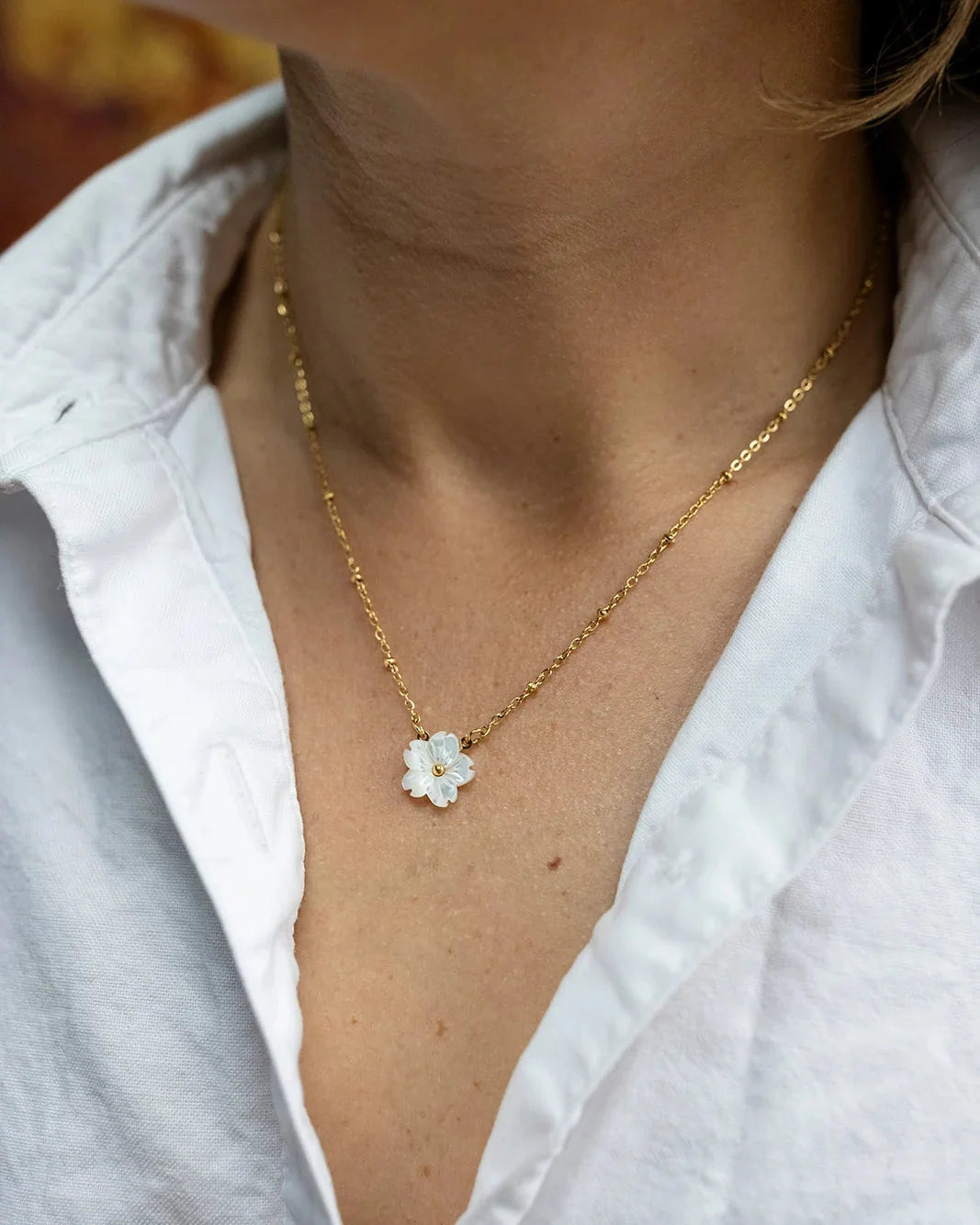 Stainless Steel Daisy Mother of Pearl Gold Necklace with a daisy mother of pearl pendant