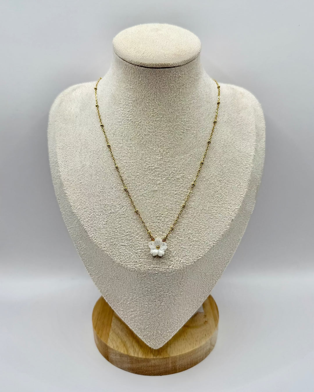 Stainless Steel Daisy Mother of Pearl Gold Necklace with a daisy mother of pearl pendant