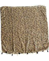 Elevate your style with our lightweight beige and black cheetah pattern scarf, perfect for all seasons. The bold cheetah print adds an edgy touch to any outfit, complemented by the neutral beige and black color combination that pairs effortlessly with var