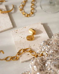 18k gold-plated stainless steel, Tarnish-free, Waterproof, Suitable for sensitive skin, silver earrings, retro earrings, vintage charm, classic earrings, beautiful earrings, timeless earrings, stud earrings, smooth curved earrings