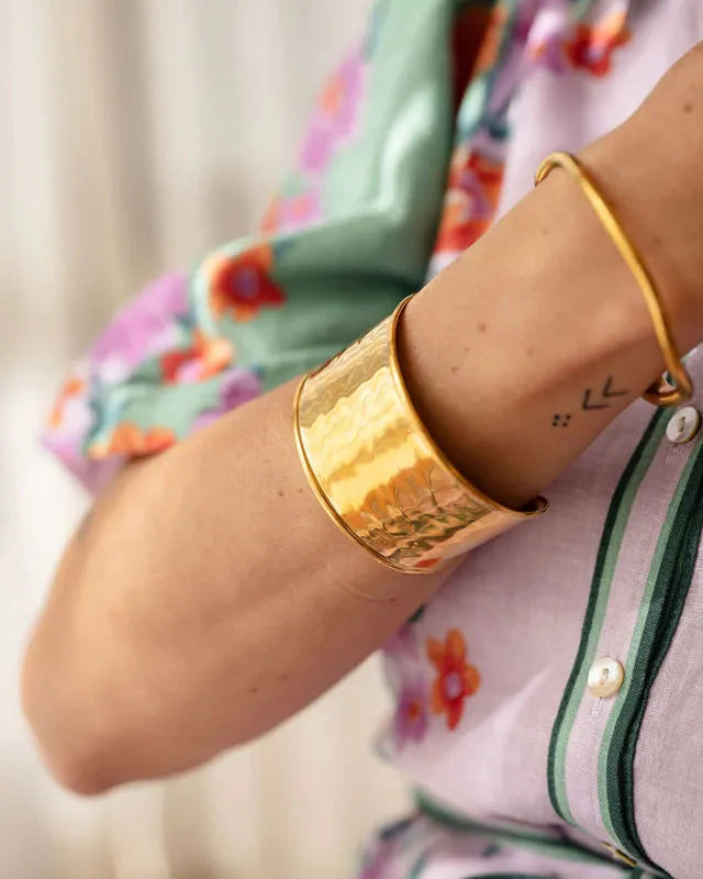 18k gold-plated stainless steel, Tarnish-free, Waterproof, Suitable for sensitive skin, gold bangle, retro bangle, vintage charm, classic bangle, beautiful bangle, timeless bangle,  wide gold cuff